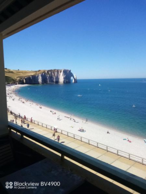 La croisière, Etretat